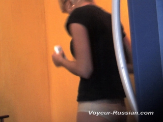 voyeur-russian lockerroom 110103
