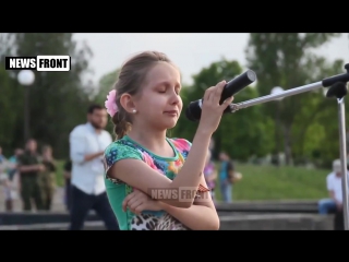 a girl reads a poem at a meeting-requiem in memory of alexei mozgovoy