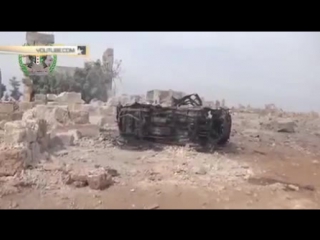 isis militants filmed base destroyed by russian planes